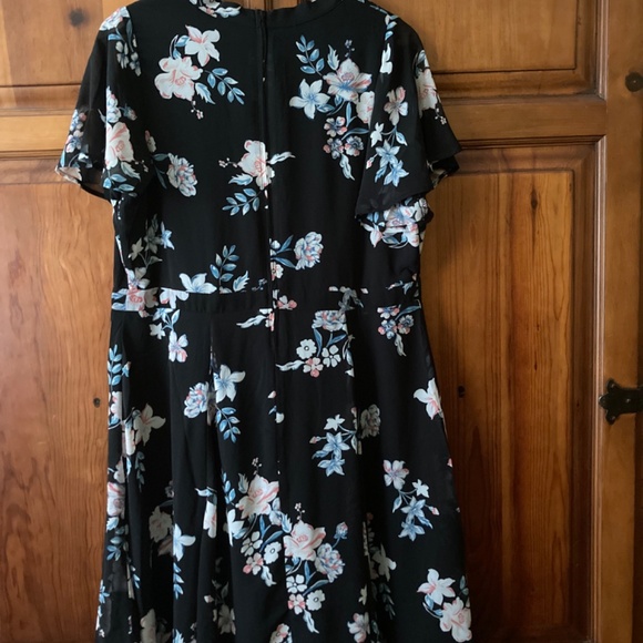 Torrid Black Floral skater dress size 0X - Picture 2 of 4